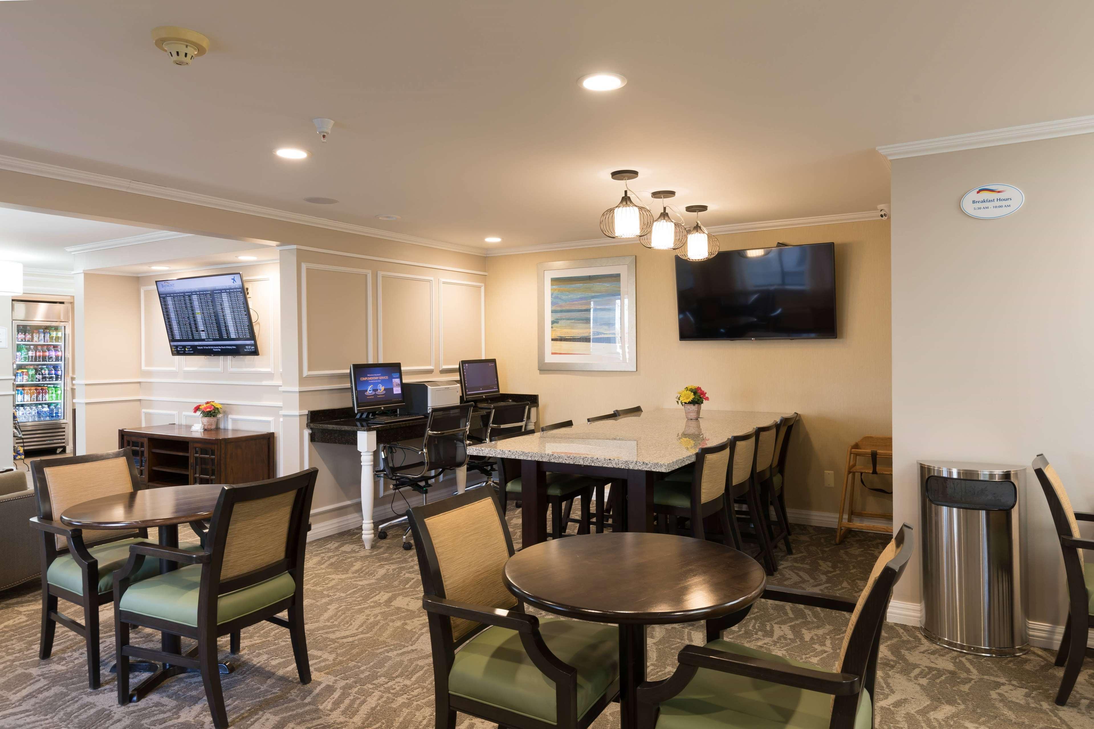 Baymont By Wyndham Detroit Airport/Romulus Hotel Exterior photo
