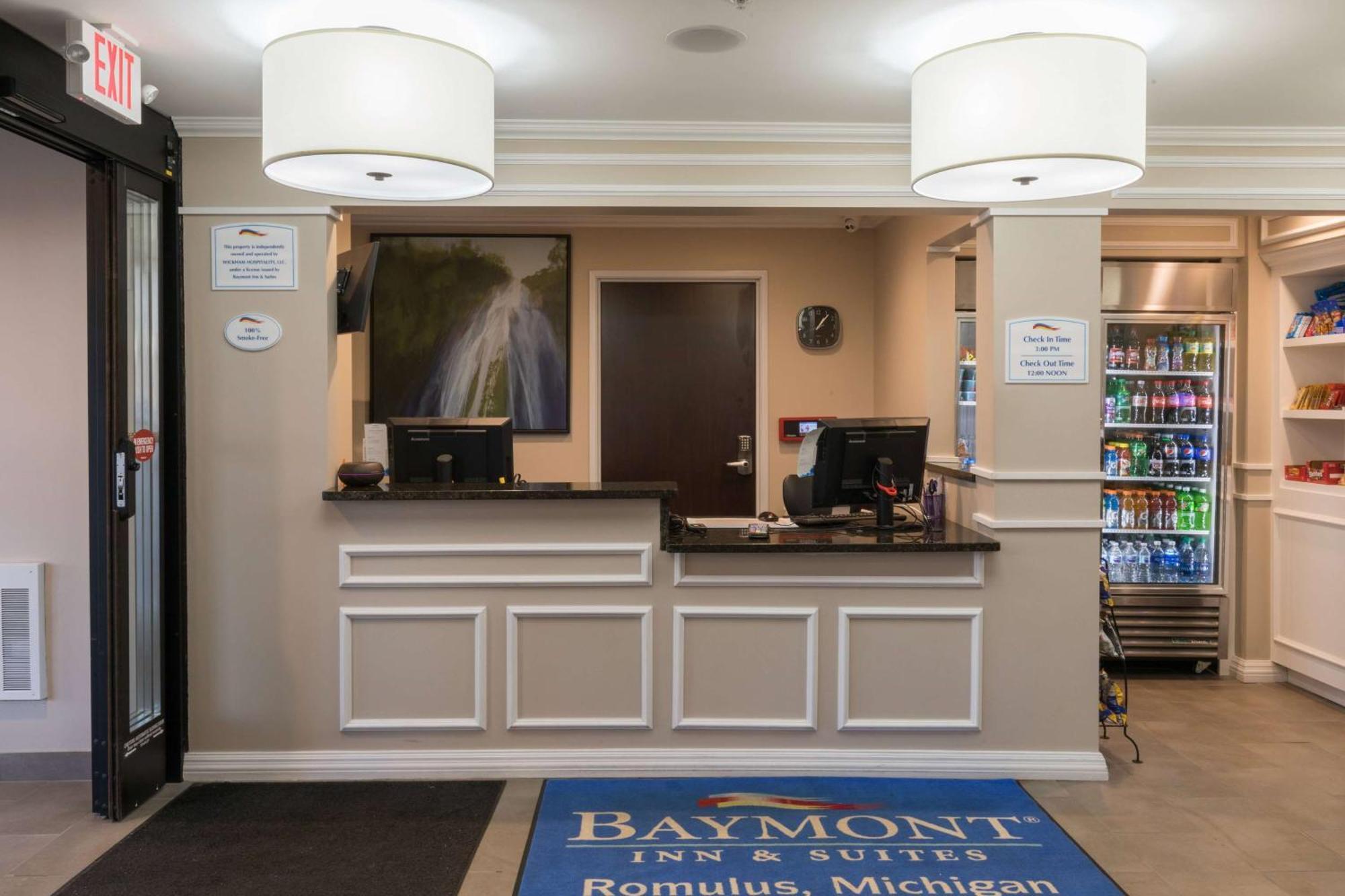 Baymont By Wyndham Detroit Airport/Romulus Hotel Exterior photo