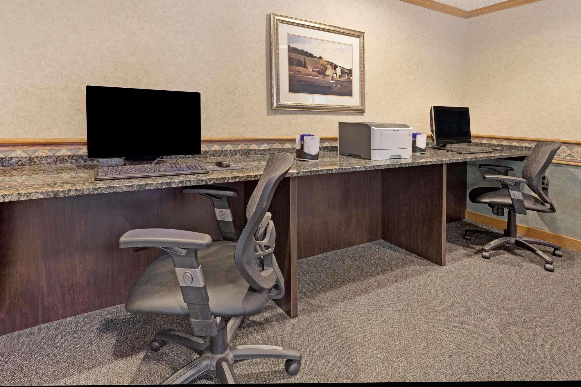 Baymont By Wyndham Detroit Airport/Romulus Hotel Exterior photo